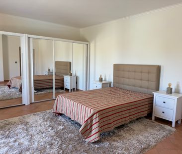 Moradia espetacular V3 em Condomínio pequeno, privado e com piscina - Photo 4