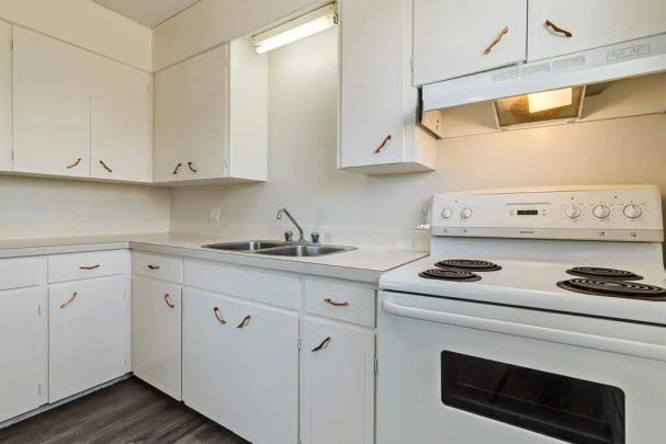 - 2 Bedroom at Dickson Apartments - Photo 1