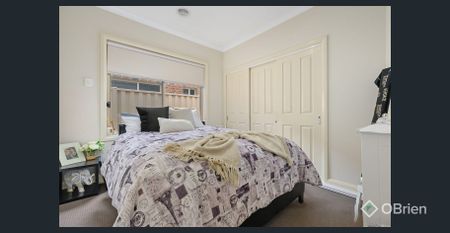 Beautifully Maintained Home in Sought-After Westlake Estate - Photo 3