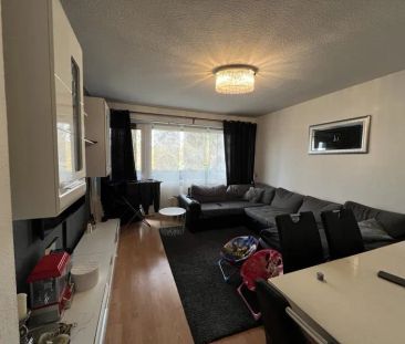 Schöne Vierzimmerwohnung mit Balkon. - Photo 1