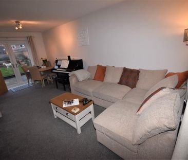 3 bedroom semi-detached house to rent - Photo 5