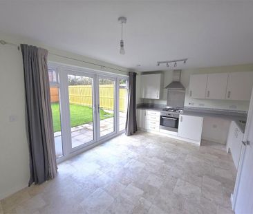 3 bedroom semi-detached house to rent - Photo 5