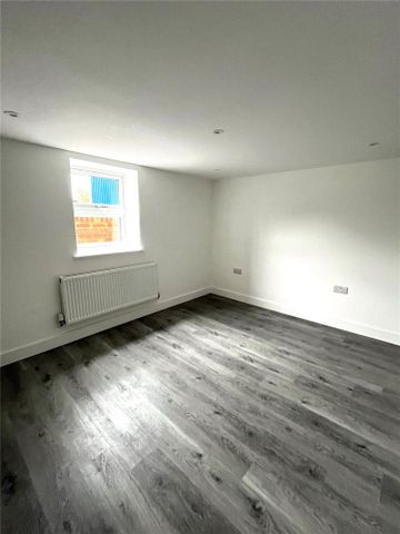 4 bedroom terraced house to rent - Photo 3