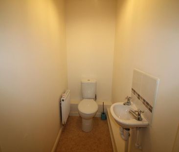 3 bedroom semi-detached house to rent - Photo 3