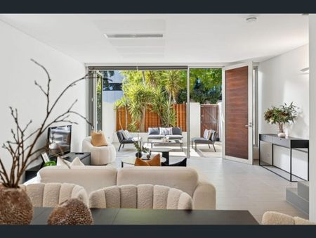 Light-Filled Unfurnished 3 Bedroom, 3 Bathroom Townhouse in Subiaco - Photo 4