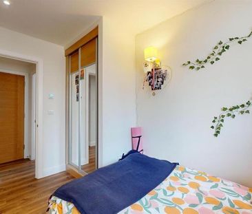 3 bedroom flat to rent - Photo 4
