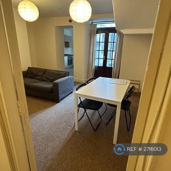 3 bedroom flat to rent - Photo 1