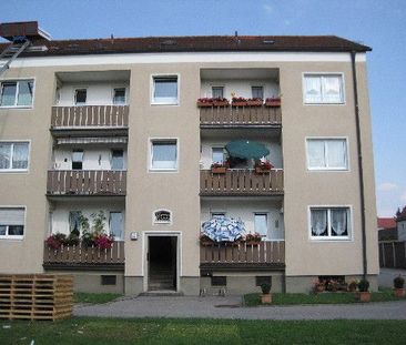 Renovierte 2,5-Zimmer-Wohnung mit Balkon in ruhiger Wohnanlage! - Photo 2