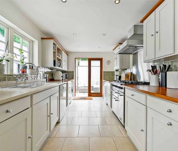 Delightful Grade II listed four bedroom townhouse situated within W... - Photo 5