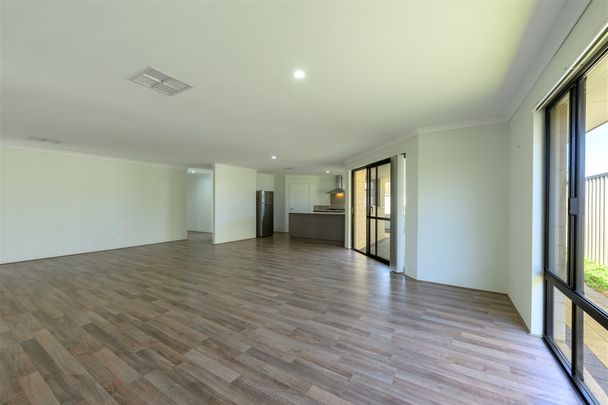 Discover Your Oasis: Where Luxury Meets Lifestyle! - Photo 1