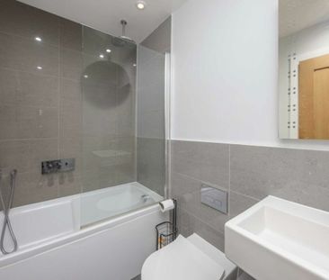 Surbiton Hill Road, KT6, London - Photo 5