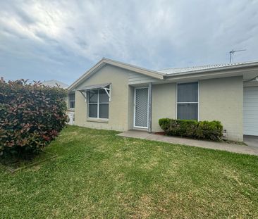 Perfect for Singles, Couples or Retirees ! - Photo 1