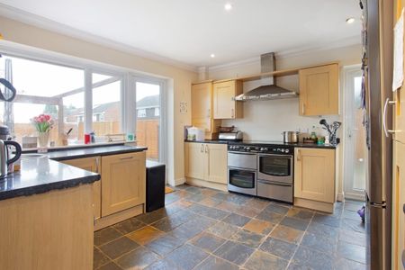 3 bedroom detached house to rent - Photo 5