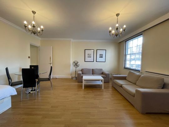 Large One Bed, One Bath & Cloak Room with Double Reception - Photo 1