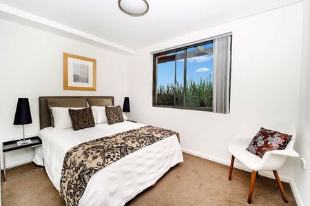 One Bedroom Apartment with Parking - Photo 2