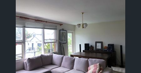 VERY SUNNY - Fabulously located apartment - Photo 2