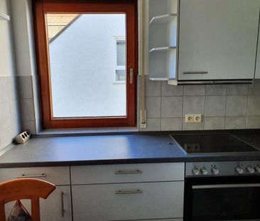 Helle gepflegte 2-Zimmer-Wohnung mit kleinem Balkon und Einbauküc - Photo 1