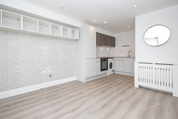 1 bed flat to rent in Albert Road, Bournemouth, BH1 - Photo 1