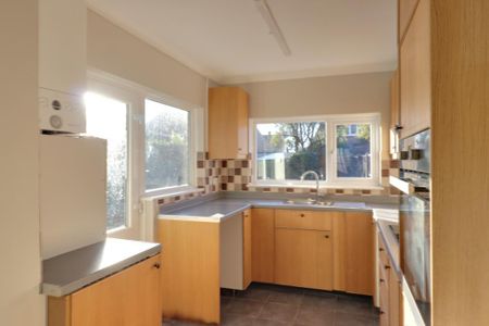 3 bedroom semi-detached house to rent - Photo 3