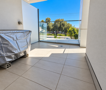 Contemporary Bayside Living in Prime Location - Photo 4