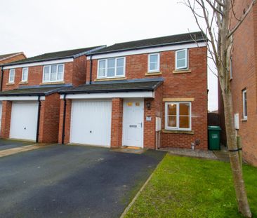 Lovely 3 Bedroom Detached Family Home with Integrated Garage to let... - Photo 5