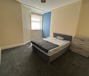 4 bedroom flat to rent - Photo 4