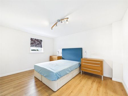 3 bedroom end of terrace house to rent - Photo 4