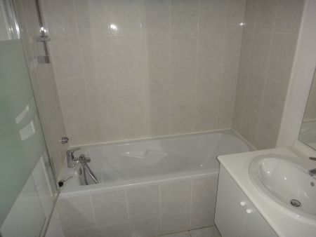 Location Appartement 3 pièces 68m² - Photo 2