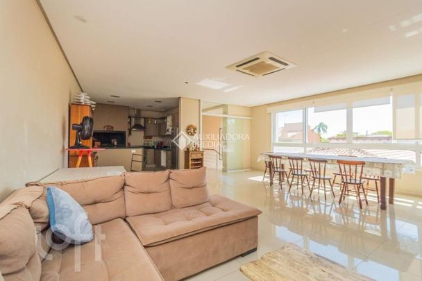 Casa com 4 quartos e 374m² para alugar em Guarujá, Porto Alegre. - Photo 1