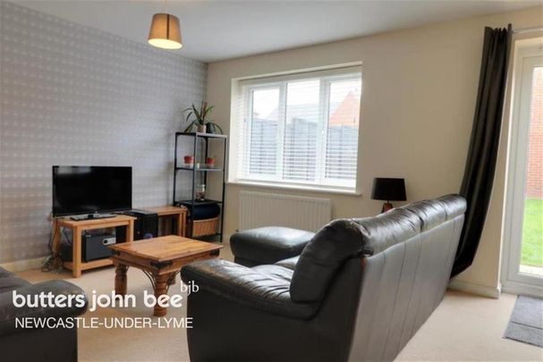 4 bedroom semi-detached house to rent - Photo 1