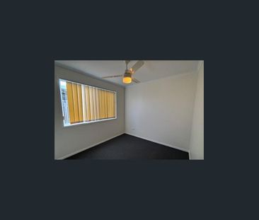 Family Home in Quiet Court Location - Photo 3