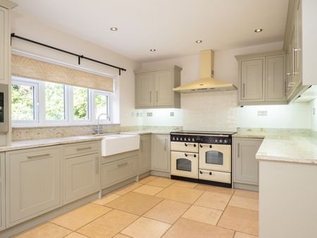 Longdown Lane North, Epsom, KT17 - Photo 2