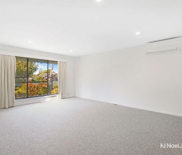 8 Cambridge Drive, GLEN WAVERLEY - Photo 1