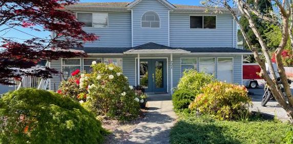 Bright, Modern One-Bedroom in Lower Gibsons - Photo 2