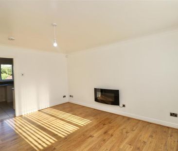 2 bedroom semi-detached house to rent - Photo 3