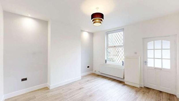 Scholes Bank, Horwich, BL6 - Photo 1