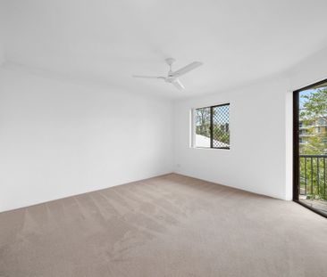 6/128 Central Avenue, Indooroopilly - Photo 4