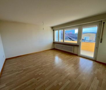 Ruhige 4.5-Zimmerwohnung im 3. OG (Lift) mit Fernsicht - Photo 4