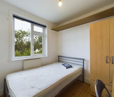 4 bedroom terraced house to rent - Photo 5