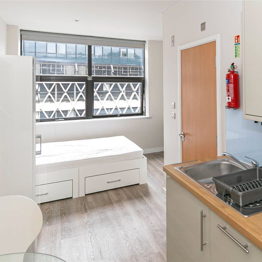 Crown House, - Photo 1