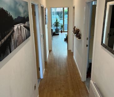 2 Bed Flat, Warwickgate House, M16 - Photo 2