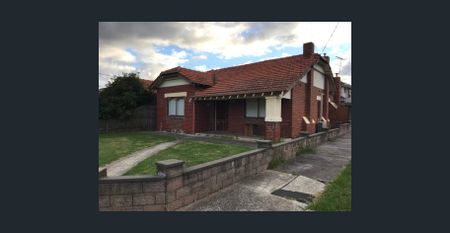 Corner Location - Photo 3