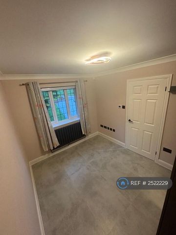 3 bedroom detached house to rent - Photo 3