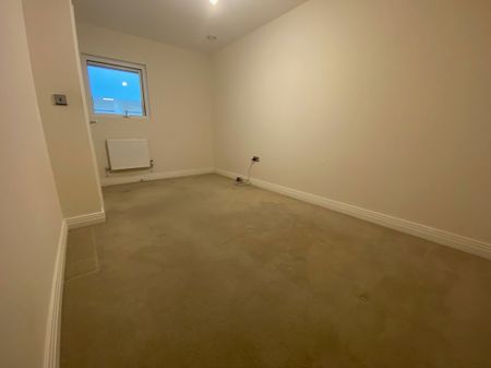 Empire House, Welwyn Garden City - Photo 3