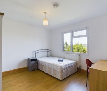 Staplefield Drive, Brighton - Photo 2