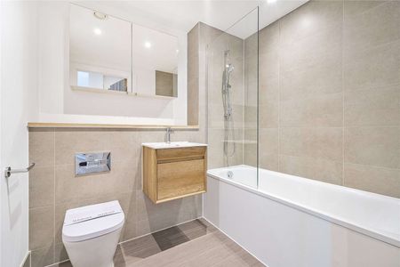 A brand new one bedroom apartment at Bankside Gardens completed by Berkeley Homes. - Photo 2