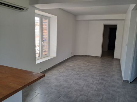 Location Appartement 3 pièces 82m² MALAY LE GRAND 89100 - Photo 2