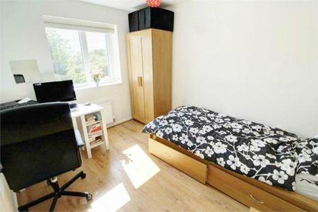 3 bedroom detached house to rent - Photo 3