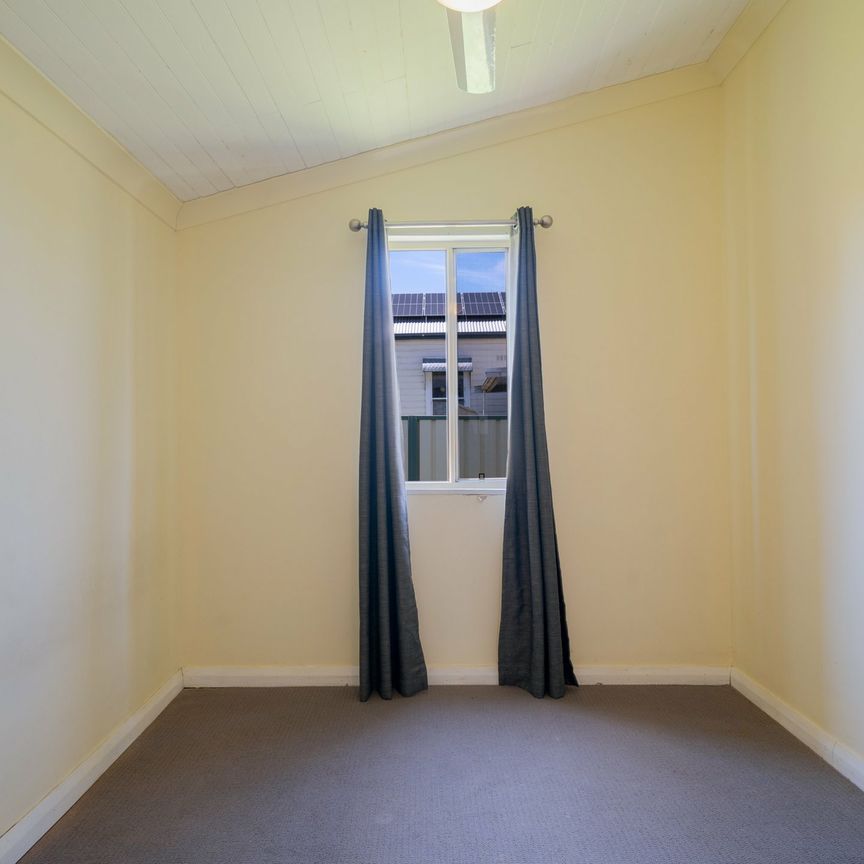 Three Bedroom Family Home - Photo 1