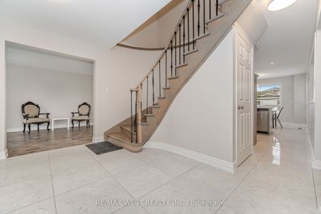 For Lease - 86 Dina Road, Vaughan, Ontario - Photo 4